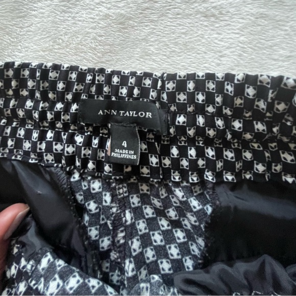 Ann Taylor lightweight capri pants. Black with white polka dots. Spring summer - Picture 5 of 9